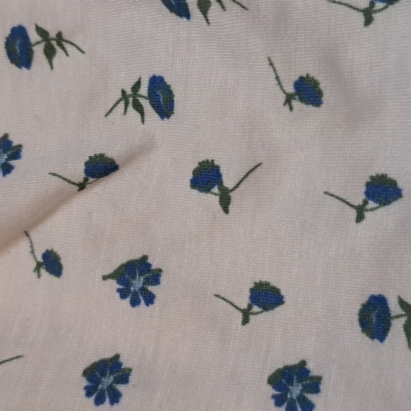 Blue Daisy Dainty Crop Shirt - Picture 2 of 4